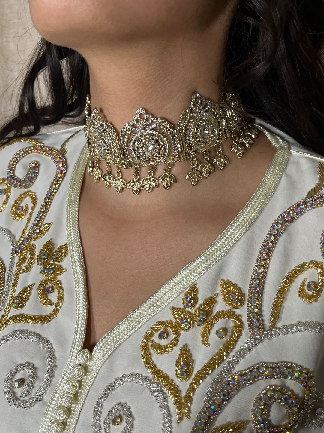 White diamanté khayt el Rih choker